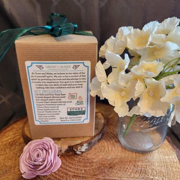 Cosmic melt and pour soap crafting‎ kit NIB - Picture 3 of 5